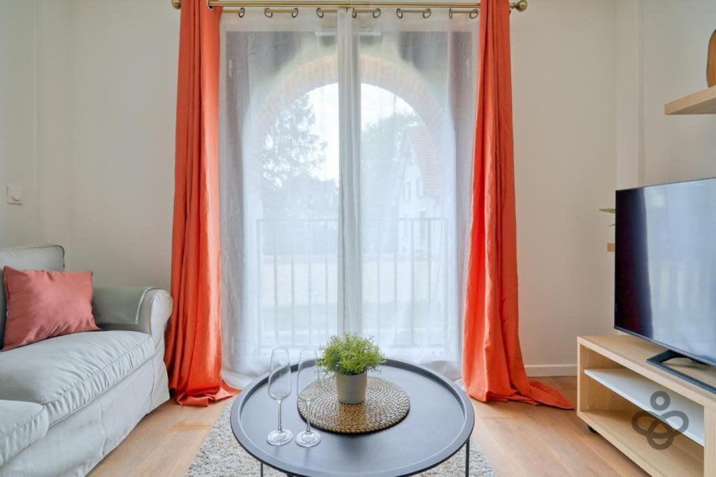 Apartment La Halle Du Roi Parking Insead Fontainebleau